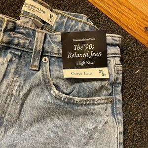 Abercrombie & Fitch Curve Love High Rise 90s Relaxed Jean size 25
